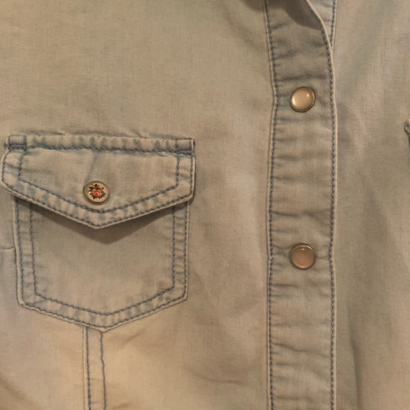 Jay Jays Jean Button Up Top. - Picture 3 of 3